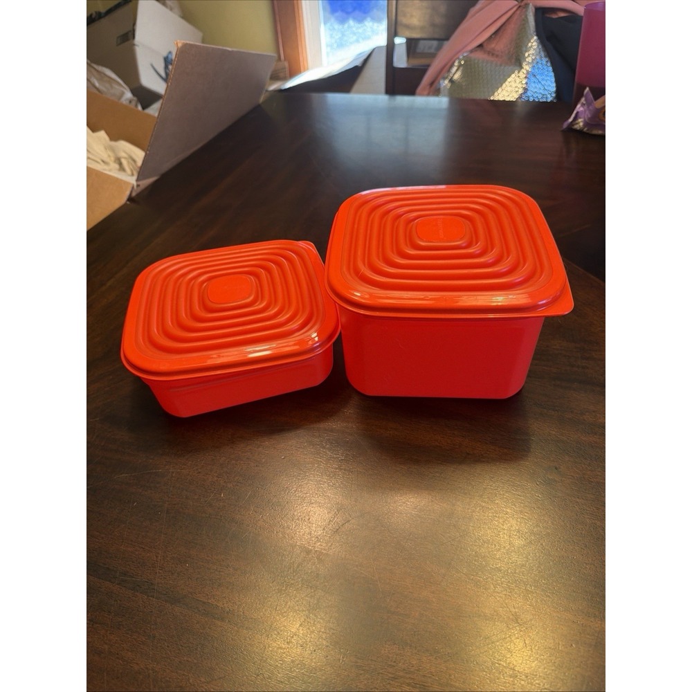set of 2 Tupperware Stuffables 11 cup and 5 cup 16191-2 1620-3